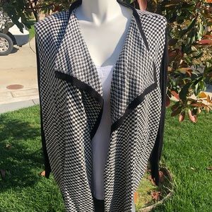 NWT Black/White Cardigan Avenue Size 26/28